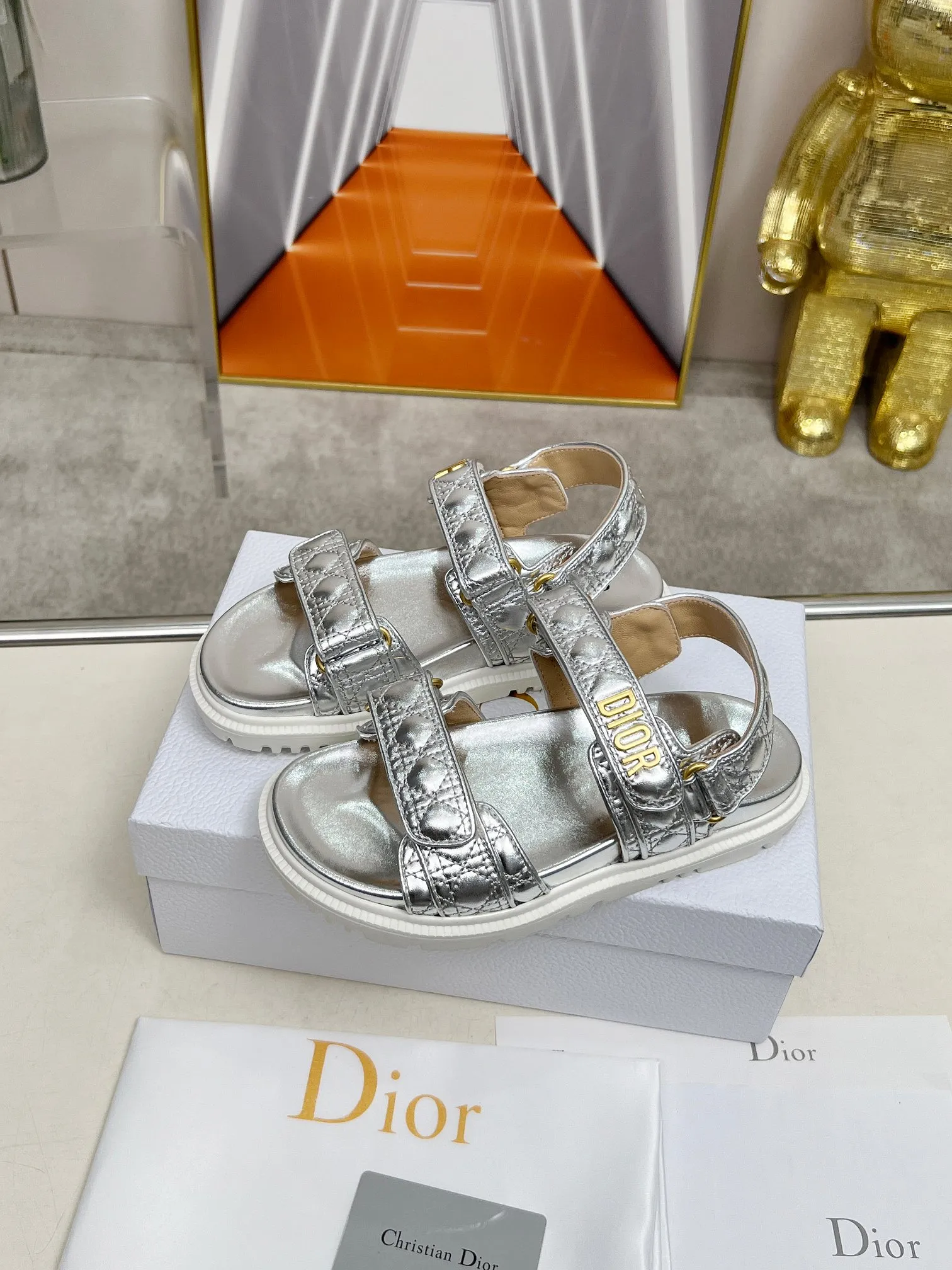 👟👟Ex-factory price 500👟👟Dior👏👏new classic style. 🔥Purchasing-level qualityThe most popular thick-soled sandals in foreign counters. Upper➕Inside: original customized material, original mold opening of sole 1.1 (lightweight, code number 35-40 (41/42 can be customized)